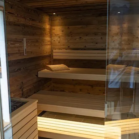 Дом отдыха Edelweiss - Private Wellness With Whirlpool & Sauna *