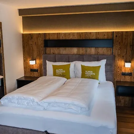 Edelweiss - Private Wellness With Whirlpool & Sauna * 라디스